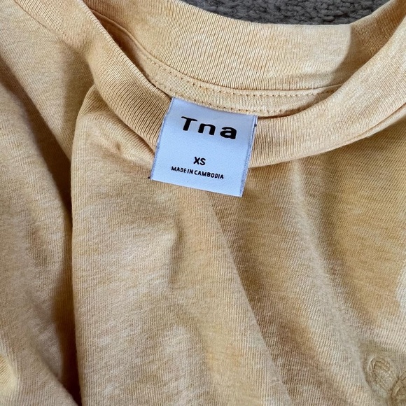 Aritzia TNA cropped long sleeve - Picture 3 of 3